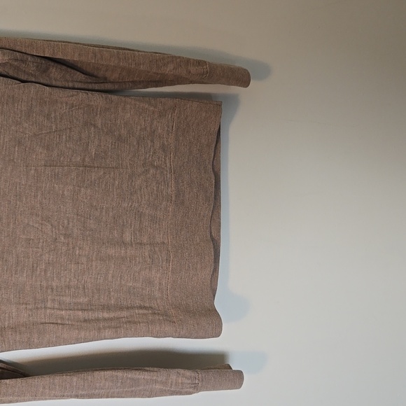 Banana Republic Camel/Tan 100% Merino Wool Turtle Neck Sweater Size Medium - Picture 3 of 10